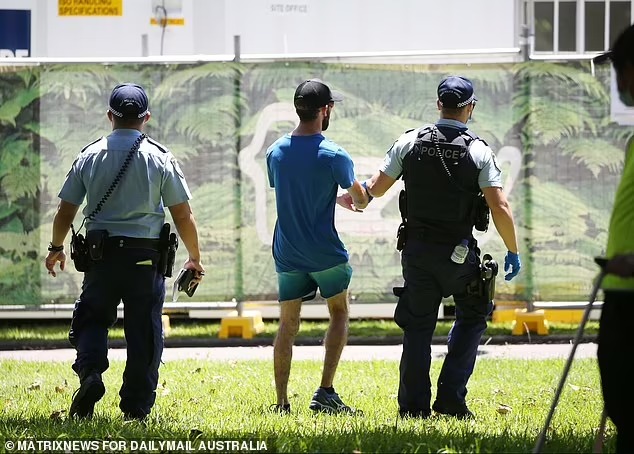 <a href='/city/Sydney/' target='_blank'>悉尼</a>音樂節上萬人到場,數十人因持毒品被捕,1名警員遭襲受傷