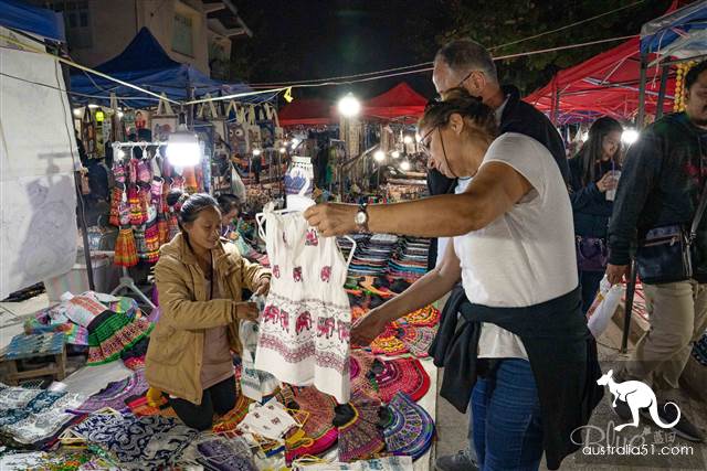 琅勃菈邦旅行攻略:全老撾最便宜最齊全的伴手禮,必屬大皇宮夜市