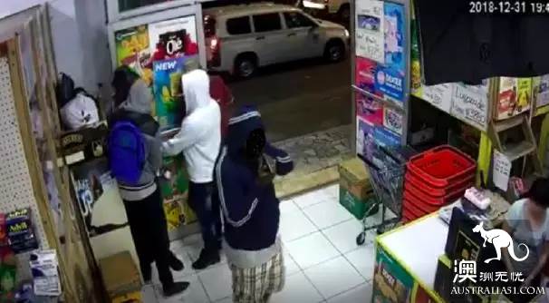 蒙纳士大学旁店铺被抢!劫匪手持铁锤砸电脑,半小时内连抢两家!