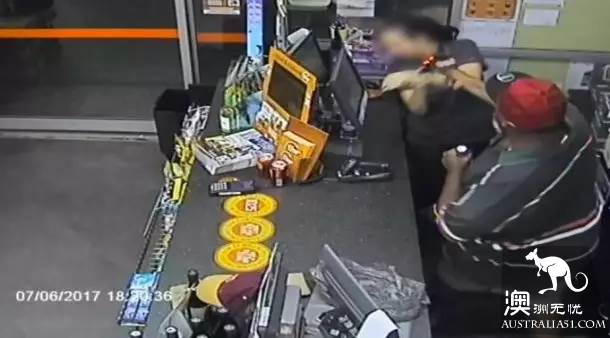 蒙纳士大学旁店铺被抢!劫匪手持铁锤砸电脑,半小时内连抢两家!