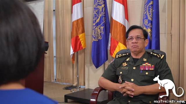 資料照片:柬埔寨國防部髮言人春速傑將軍在總理府接受<a rel=