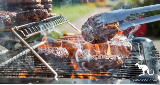 澳洲亞裔傢庭在後院BBQ,竟被告上法院!?數萬網友暴怒,誓死維護澳洲國寶!結局太歡樂了...