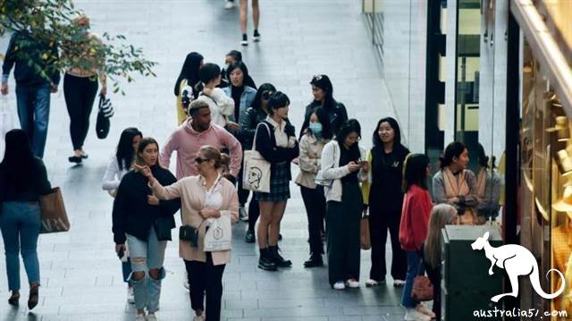 Shoppers are returning to stores as lockdown eases. Picture: AAP.