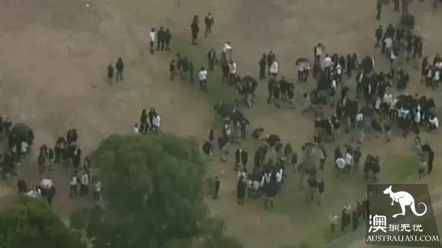 突发！Mt Waverley中学紧急全员疏散，警察正在现场