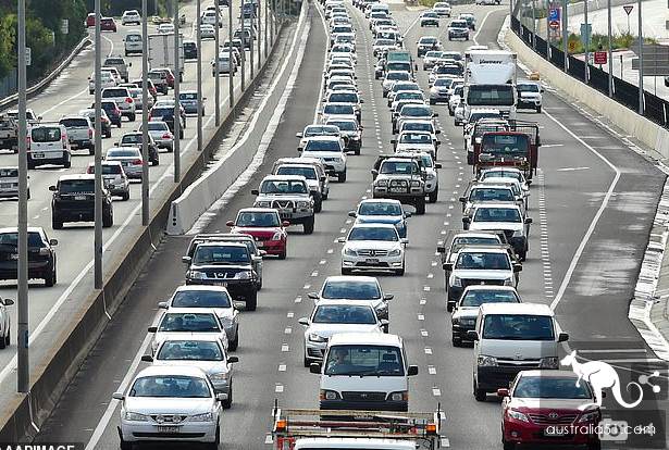 開車時喝咖啡?重罰!每個司機都可能“中招”,在澳開車這些習慣一定要注意,否則罰哭