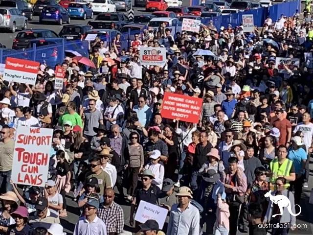 今天,上千華人聚集Sunnybank大遊行!為治安髮聲,對於犯罪“我們受夠了!”