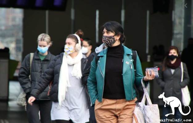 <a href='/city/Melbourne/' target='_blank'>墨爾本</a>街頭戴口罩的路人。(澳洲廣播公司圖片)