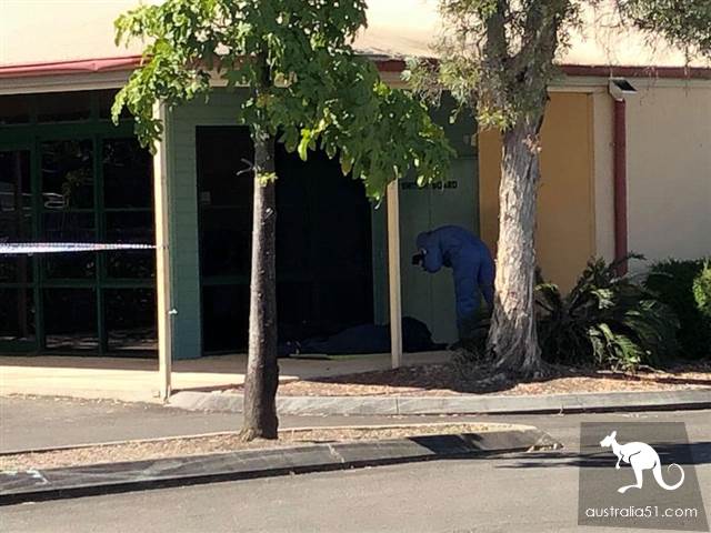 陽光海岸街道現睡袋男屍,現場週邊有血迹