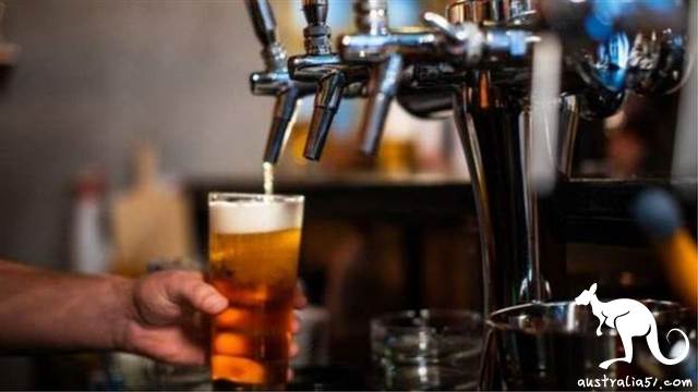 英國疫情大鬆綁:酒吧餐廳重新營業,兩米距離改為一米