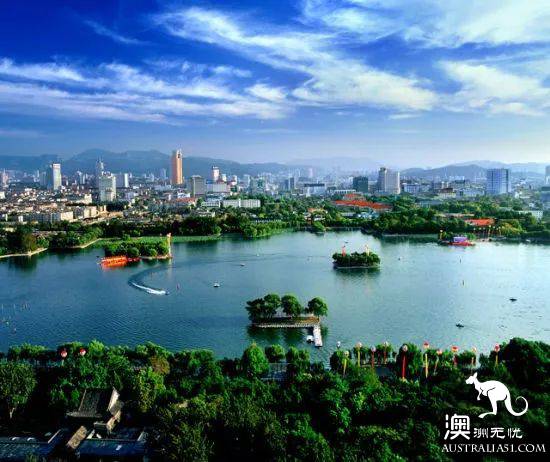 中国父母送女儿来澳留学，70万贱卖豪宅！如今，毕业回国月薪1300，房子却是天价了...