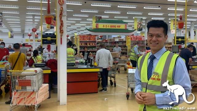 距離伯明翰唐人街叁英裹的華人超市榮業行生意也受到影響,經理葉先生(Brian Yip)坦承。