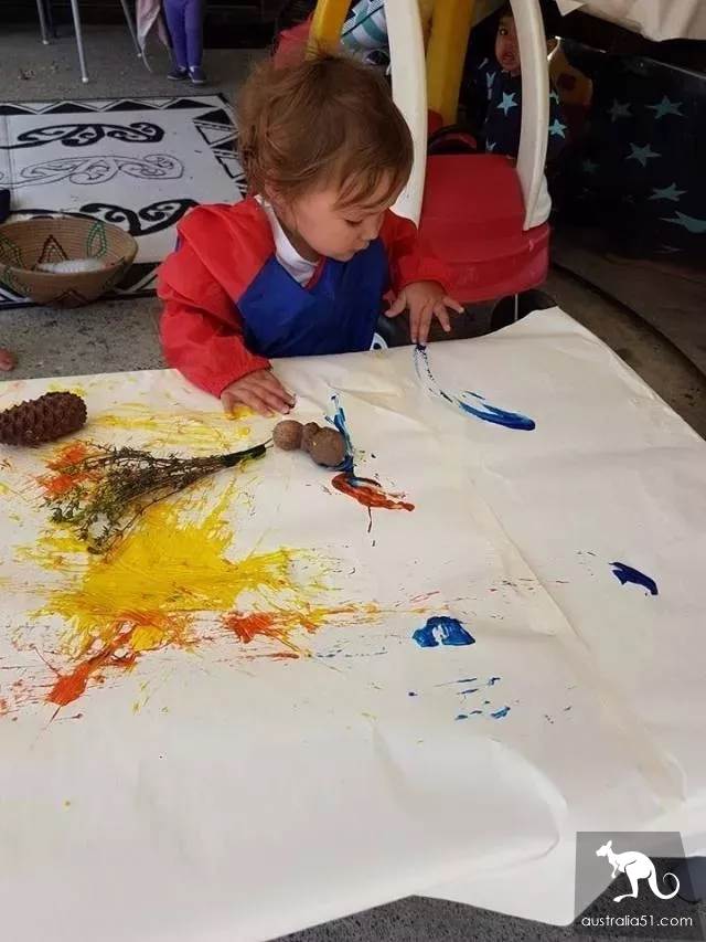 “又贵吃得又不好!”华人阿姨diss澳洲幼儿园,她竟都说对了!“脏乱”的幼儿园,让所有孩子都“野”到飞起