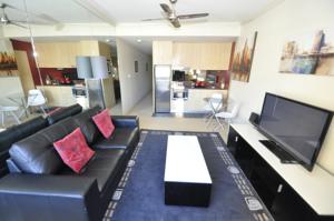 Pyrmont Self-Contained Modern Studio Apartment (706JB)