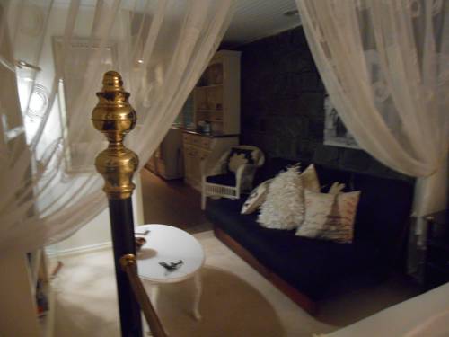 Little Red's Hideaway B&B