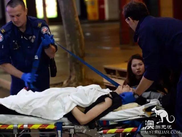 突发!中国留学生遭本地人暴力围殴致浑身是血,因拒绝给烟