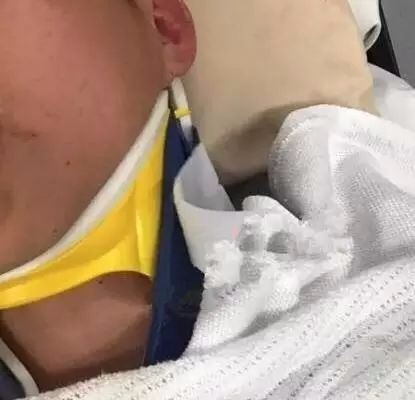 突发!中国留学生遭本地人暴力围殴致浑身是血,因拒绝给烟