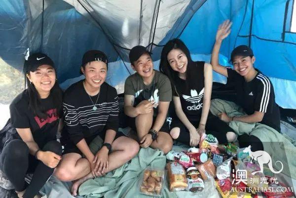 悉尼烟火9点场突发爆炸!上千人疏散!零点场彩虹烟花震撼全球!澳洲华人搓着麻将率先跨年!图集抢先看!