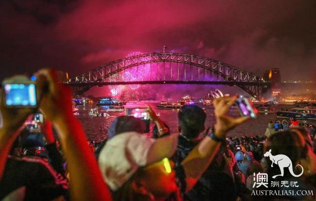 悉尼烟火9点场突发爆炸!上千人疏散!零点场彩虹烟花震撼全球!澳洲华人搓着麻将率先跨年!图集抢先看!