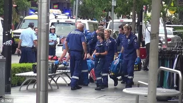 突发！悉尼购物广场发生枪击案！1人死亡，现场满地鲜血！嫌犯还在逃...