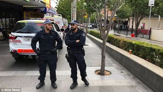 突发！悉尼购物广场发生枪击案！1人死亡，现场满地鲜血！嫌犯还在逃...