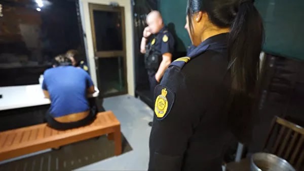 澳洲机场开始严打这事!华人小哥曾差点被遣返!