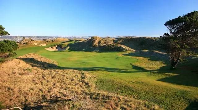 澳洲第一公众球场:班博古沙丘Barnbougle Dunes Golf