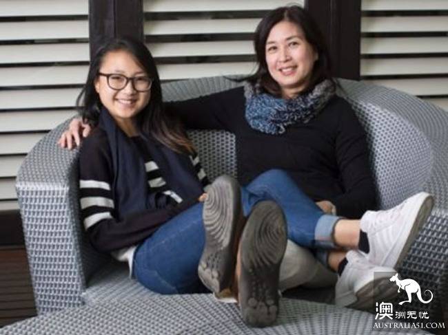 华裔女22岁了还住在家里,母亲称拿到大学学位就要搬!