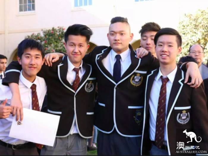 年轻移民上大学的比例更高!就连备受争议的非裔孩子表现也更好