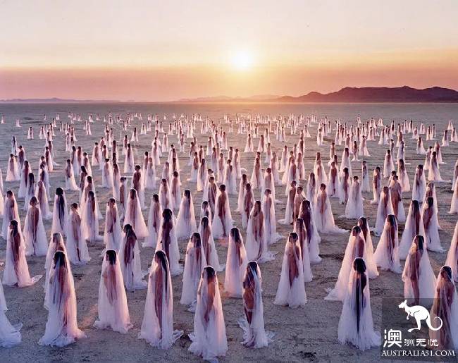 即將!4000+裸男裸女齊聚墨爾本拍果照,烏泱泱全是肉啊...