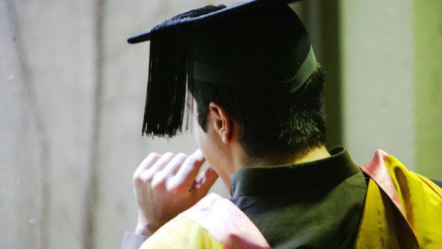 中國女生質疑澳洲留學不值錢?!賣房200萬赴澳留學,回國底薪僅¥2000